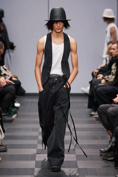 Look 19